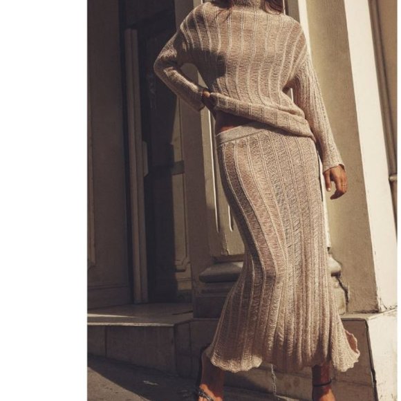 NWT GOLD METALLIC THREAD KINIT SWEATER AND SKIRT SET - Picture 3 of 17
